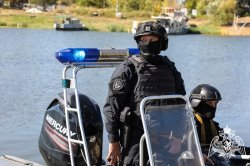 Сотрудники ОМОН Росгвардии задержали в Астраханской области рыбаков с запрещённым орудием лова Сотрудники ОМОН Росгвардии задержали в Астраханской области рыбаков с запрещённым орудием лова