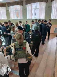 Сотрудники спецназа Росгвардии рассказали ивановским школьникам о ведомственных вузах Сотрудники спецназа Росгвардии рассказали ивановским школьникам о ведомственных вузах