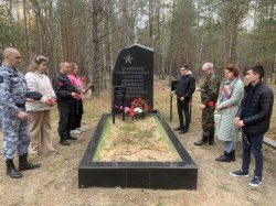 Судебные приставы Марий Эл посетили подшефное воинское захоронение Судебные приставы Марий Эл посетили подшефное воинское захоронение