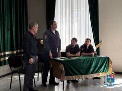 В Махачкале транспортные полицейские провели для лицеистов урок безопасности на железнодорожном транспорте В Махачкале транспортные полицейские провели для лицеистов урок безопасности на железнодорожном транспорте
