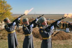 В Запорожской области росгвардейцы приняли участие в перезахоронении героев Великой Отечественной В Запорожской области росгвардейцы приняли участие в перезахоронении героев Великой Отечественной