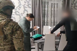 При силовой поддержке спецназа Росгвардии в Томске задержан подозреваемый в мошенничестве При силовой поддержке спецназа Росгвардии в Томске задержан подозреваемый в мошенничестве
