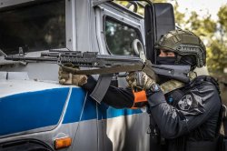При участии столичного спецназа Росгвардии задержаны подозреваемые в мошенничестве в сфере медицинских услуг При участии столичного спецназа Росгвардии задержаны подозреваемые в мошенничестве в сфере медицинских услуг