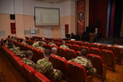 В Грозном представитель общества «Знание» рассказал росгвардейцам о способах противодействия современным формам экстремизма и терроризма В Грозном представитель общества «Знание» рассказал росгвардейцам о способах противодействия современным формам экстремизма и терроризма