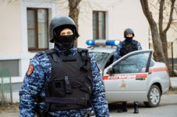 Новгородские росгвардейцы передали сотрудникам полиции подростков, которые пытались похитить товар Новгородские росгвардейцы передали сотрудникам полиции подростков, которые пытались похитить товар