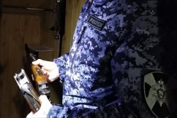 Жители Карелии добровольно сдали сотрудникам Росгвардии 7 единиц оружия Жители Карелии добровольно сдали сотрудникам Росгвардии 7 единиц оружия