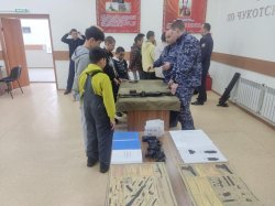 На Чукотке росгвардейцы провели дни открытых дверей для детей На Чукотке росгвардейцы провели дни открытых дверей для детей