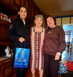 В преддверии Дня сотрудника органов внутренних дел транспортные полицейские навестили семью ветерана В преддверии Дня сотрудника органов внутренних дел транспортные полицейские навестили семью ветерана