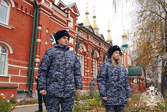 Ульяновские росгвардейцы приняли участие в Крестном ходе в честь Казанской иконы Божией Матери Ульяновские росгвардейцы приняли участие в Крестном ходе в честь Казанской иконы Божией Матери