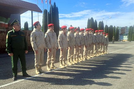 В Ведено военнослужащие Росгвардии провели День призывника