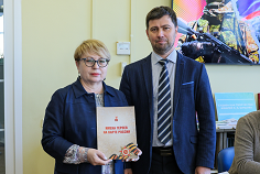 Челябинский Росреестр подарил библиотекам города издание «Имена героев на карте России» Челябинский Росреестр подарил библиотекам города издание «Имена героев на карте России»