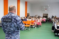 Воспитанники санаторной школы-интерната пригласили росгвардейцев на праздничный концерт в Херсонской области  Воспитанники санаторной школы-интерната пригласили росгвардейцев на праздничный концерт в Херсонской области