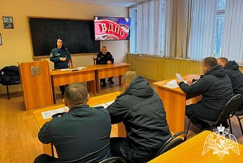 Ульяновские росгвардейцы прослушали лекцию по пожарной безопасности в период новогодних праздников Ульяновские росгвардейцы прослушали лекцию по пожарной безопасности в период новогодних праздников