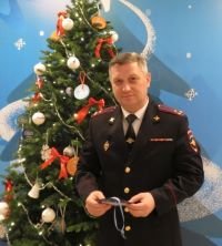 В Уфе начальник линейного управления присоединился к акции «Ёлка желаний» В Уфе начальник линейного управления присоединился к акции «Ёлка желаний»