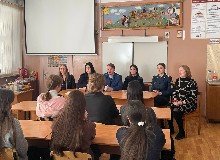 Сотрудники транспортной полиции организовали для школьников мероприятие «Безопасность и порядок в руках каждого» Сотрудники транспортной полиции организовали для школьников мероприятие «Безопасность и порядок в руках каждого»