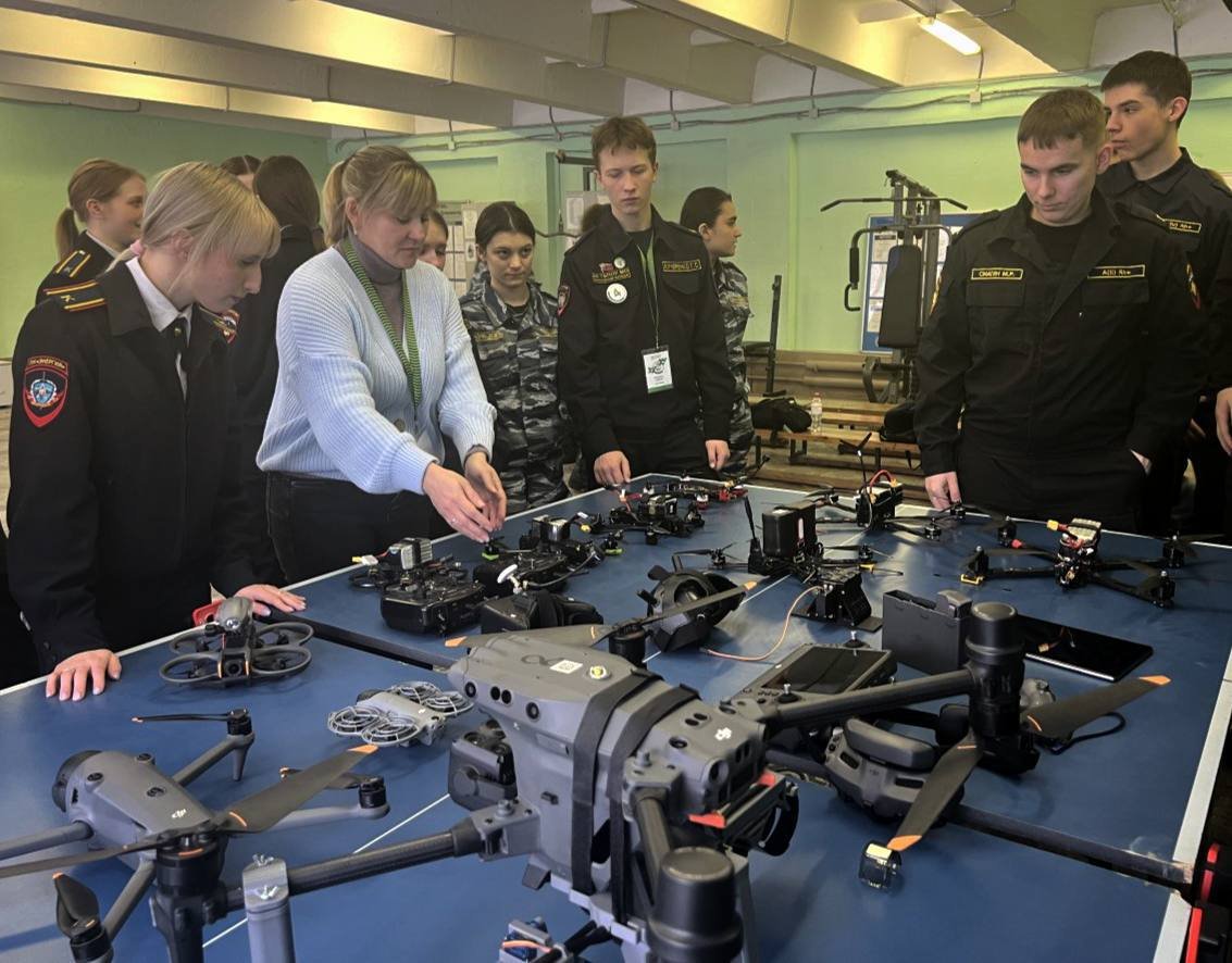 Сотрудники спецподразделения Росгвардии организовали выставку вооружения и экипировки в Подмосковье