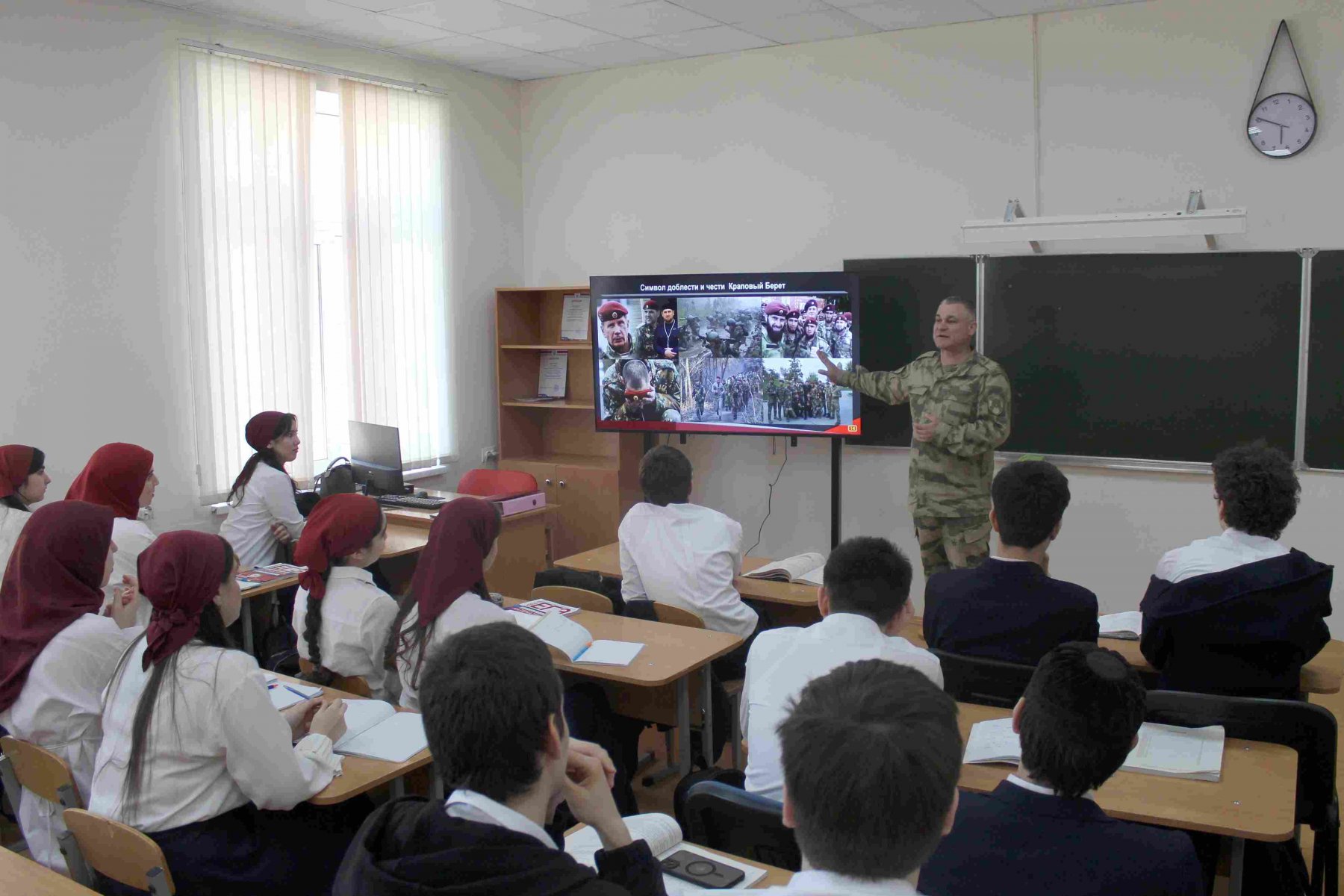 В Чеченской Республике росгвардейцы провели патриотические мероприятия для школьников