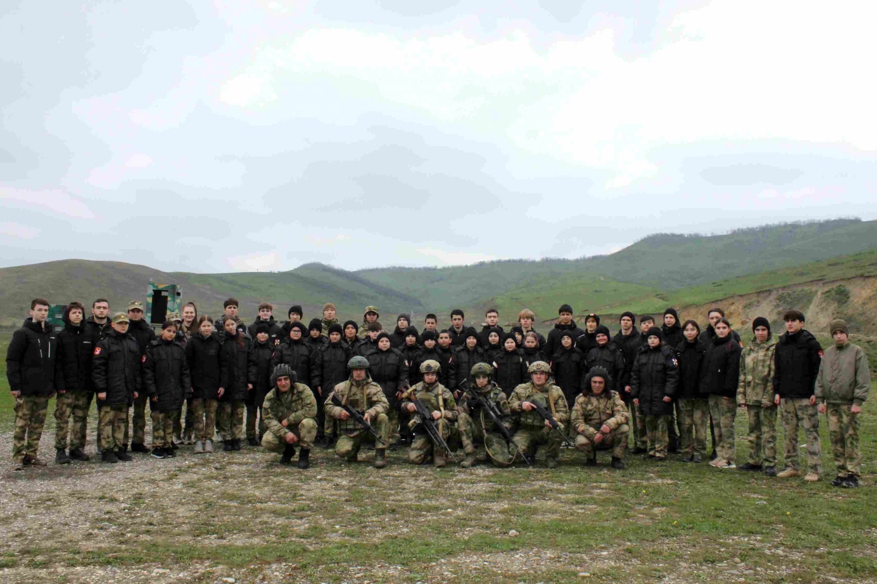 В грозненском соединении Росгвардии прошел день открытых дверей, посвященный юбилею ведомства