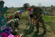 Росгвардейцы провели акции по восстановлению мемориалов Великой Отечественной войны в Херсонской области Росгвардейцы провели акции по восстановлению мемориалов Великой Отечественной войны в Херсонской области