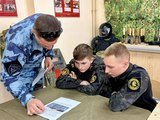 Сотрудники ОМОН «Машук» готовят кадетов к участию в «Зарнице 2.0» Сотрудники ОМОН «Машук» готовят кадетов к участию в «Зарнице 2.0»