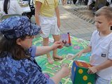 В Ставрополе росгвардейцы провели акцию «Ромашки на счастье» в парке Победы В Ставрополе росгвардейцы провели акцию «Ромашки на счастье» в парке Победы
