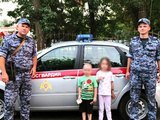 На Ставрополье сотрудники Росгвардии помогли потерявшимся детям вернуться к родителям На Ставрополье сотрудники Росгвардии помогли потерявшимся детям вернуться к родителям