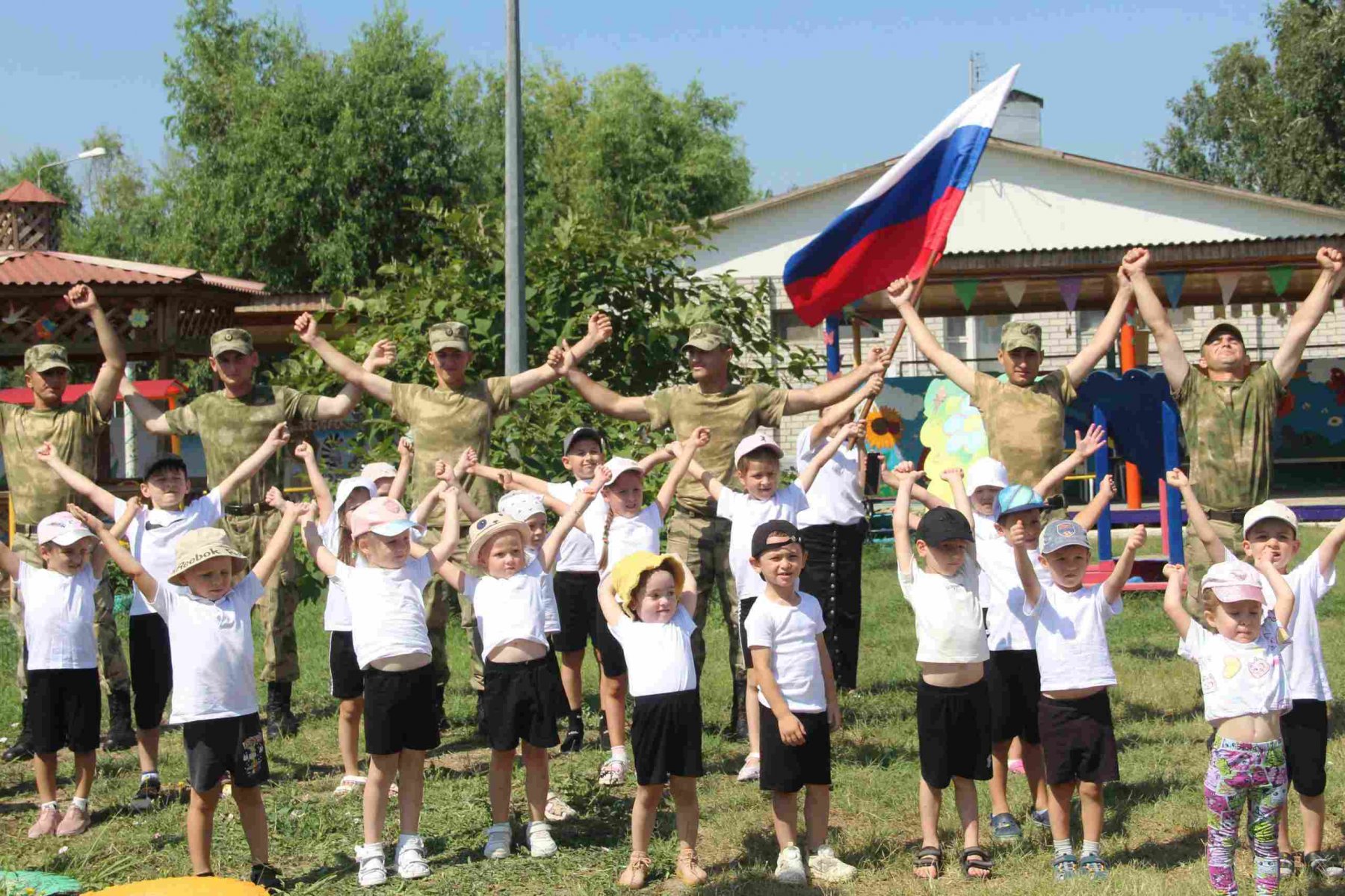 Ведомственную акцию «Каникулы с Росгвардией» поддержали военнослужащие в Грозном