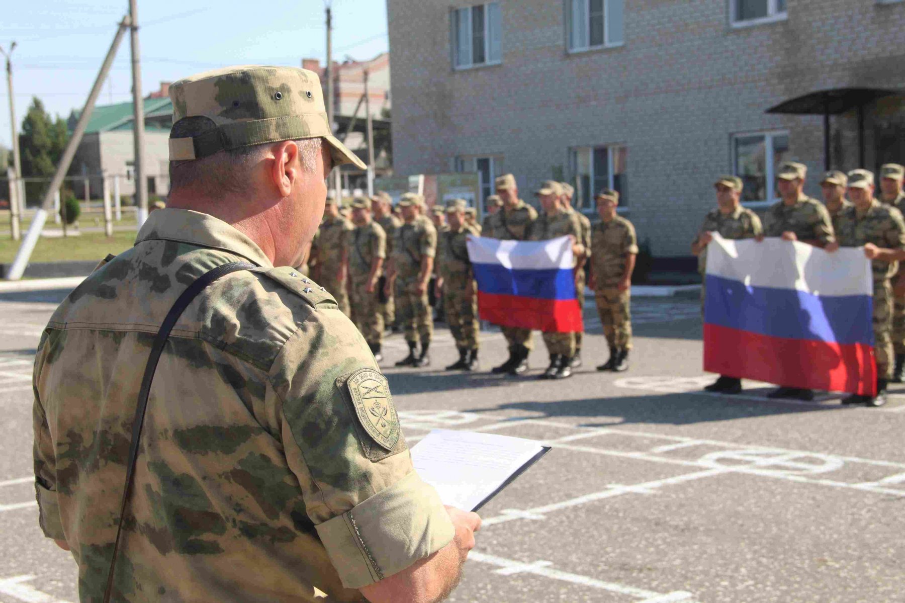 В грозненском соединении Росгвардии прошли торжественные мероприятия, посвящённые Дню Государственного флага России
