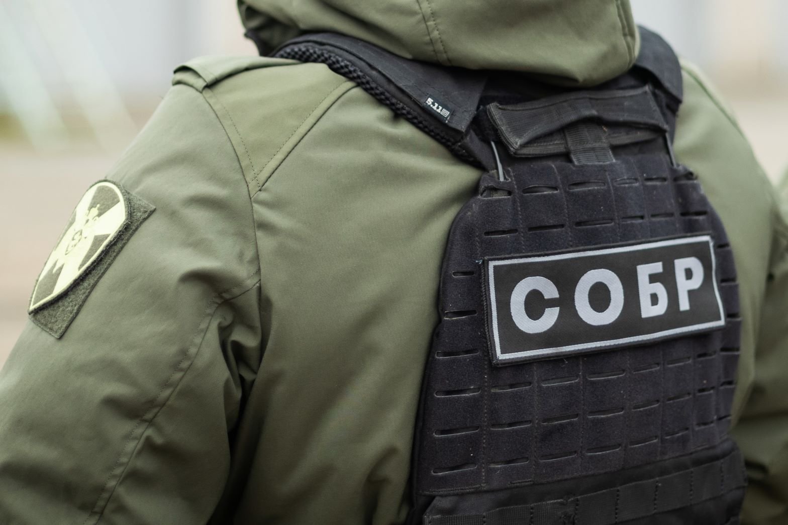 Офицеры СОБР Росгвардии задержали в Хакасии подозреваемых в обороте банковских и SIM-карт для теневого процессинга